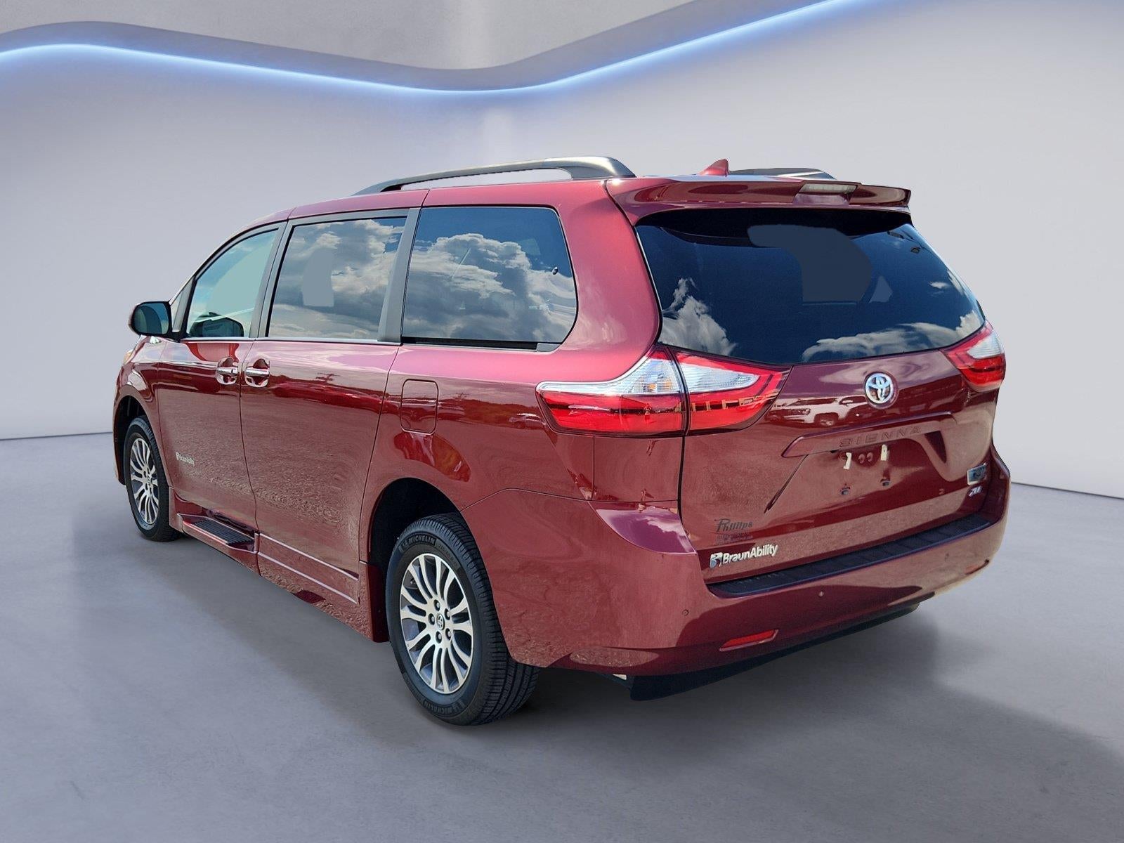 2019 Toyota Sienna XLE 8-Passenger