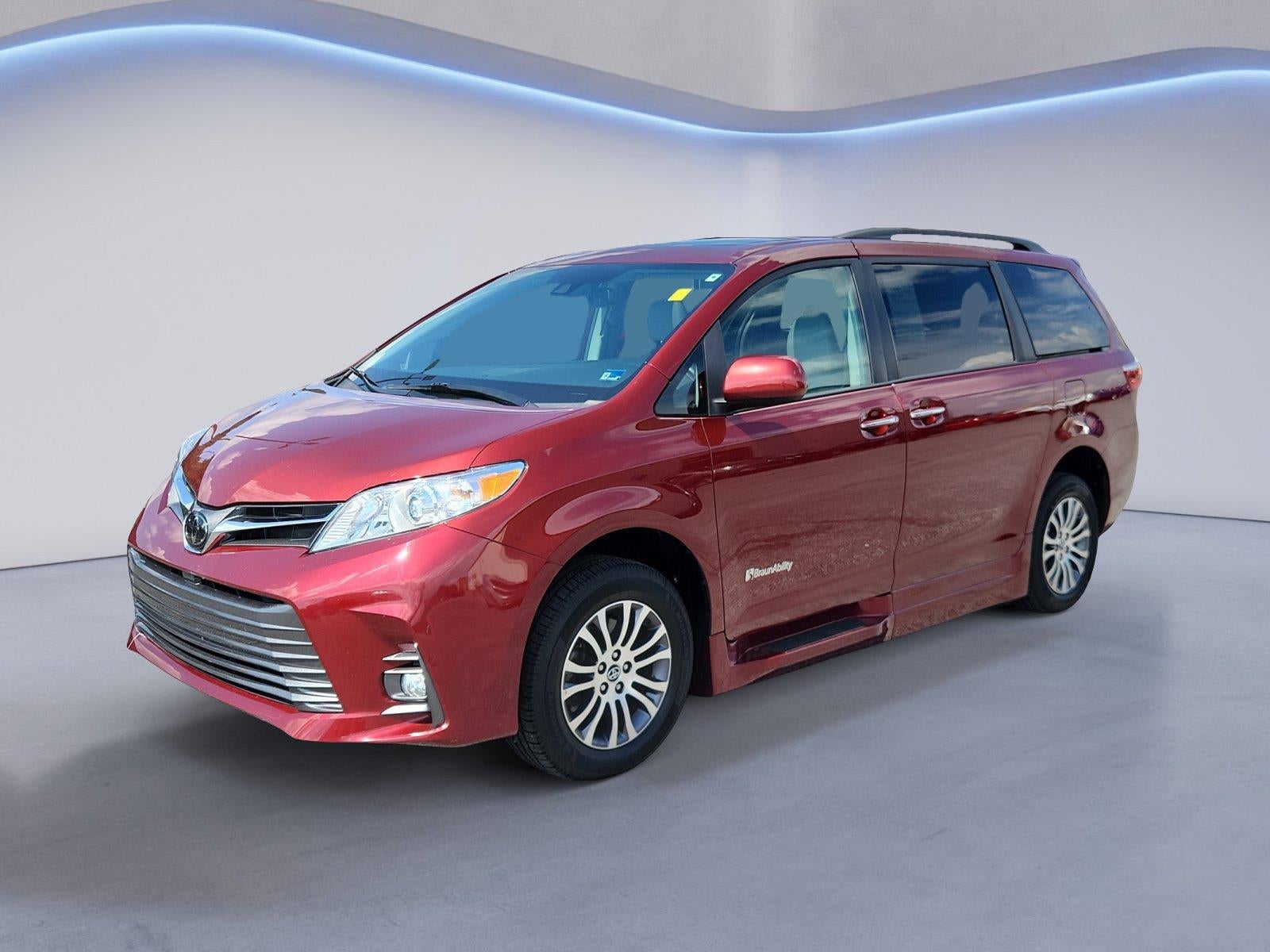 2019 Toyota Sienna XLE 8-Passenger