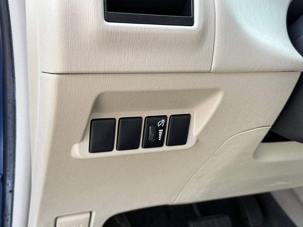 2013 Toyota Prius v Base