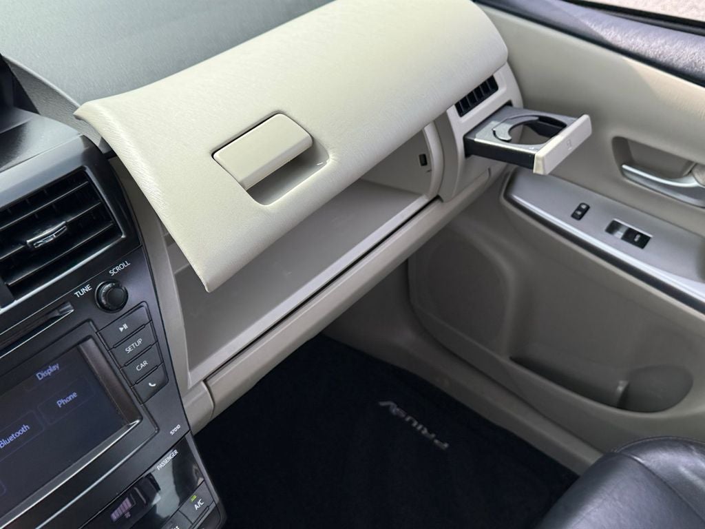 2013 Toyota Prius v Base