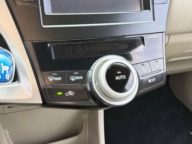 2013 Toyota Prius v Base