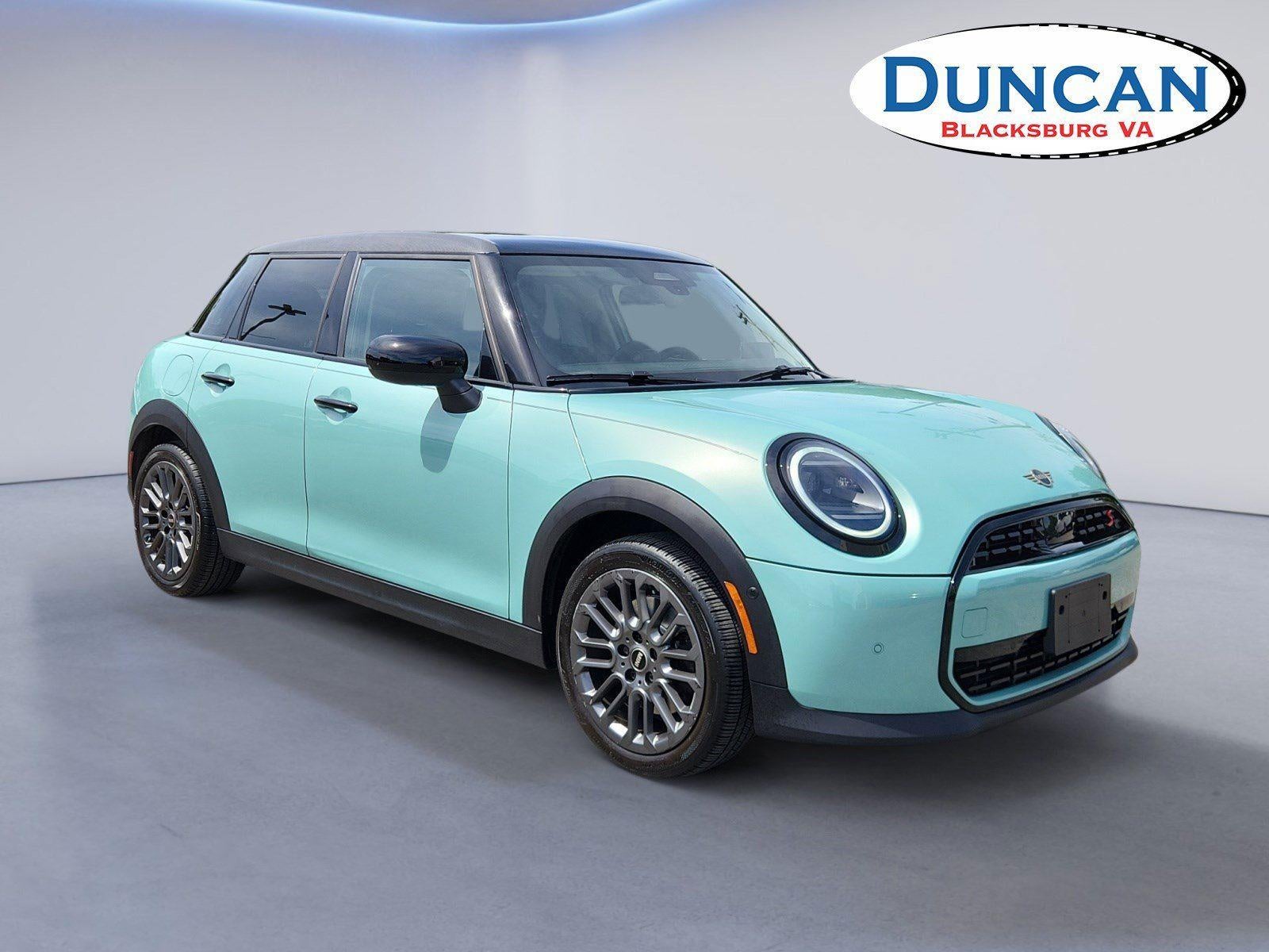 2025 MINI Hardtop Cooper S Signature's photo